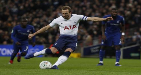 كين يقود توتنهام للفوز على تشيلسي في كأس رابطة المحترفين 